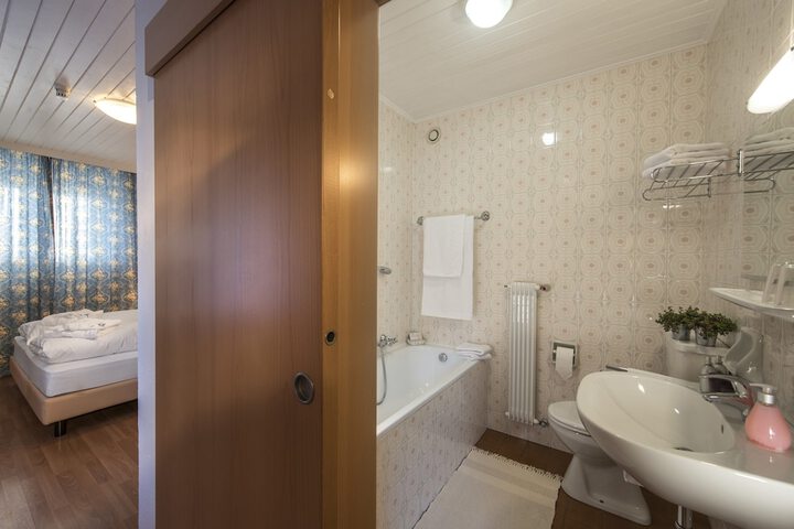 Room 10 of 78