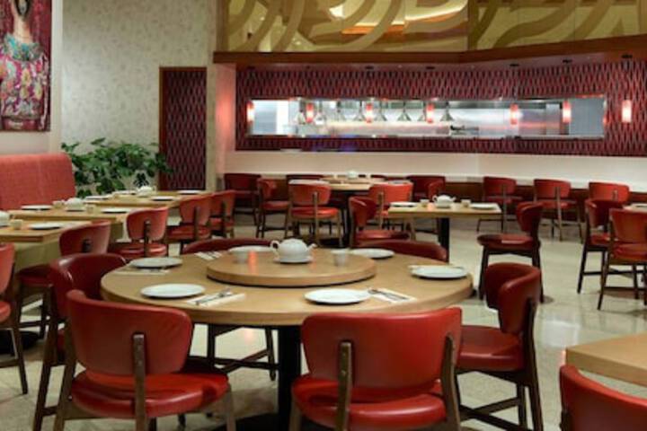Dining 40 of 48