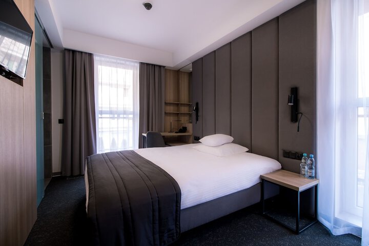 Room 7 of 38