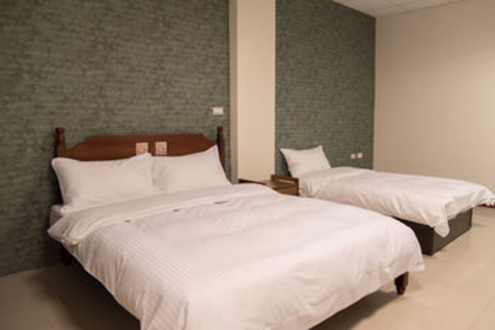 Room 13 of 24