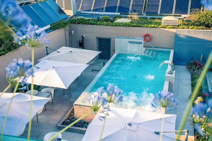 Sundeck 77 of 78