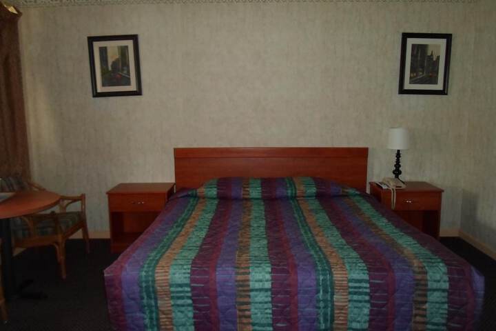 Room 13 of 27