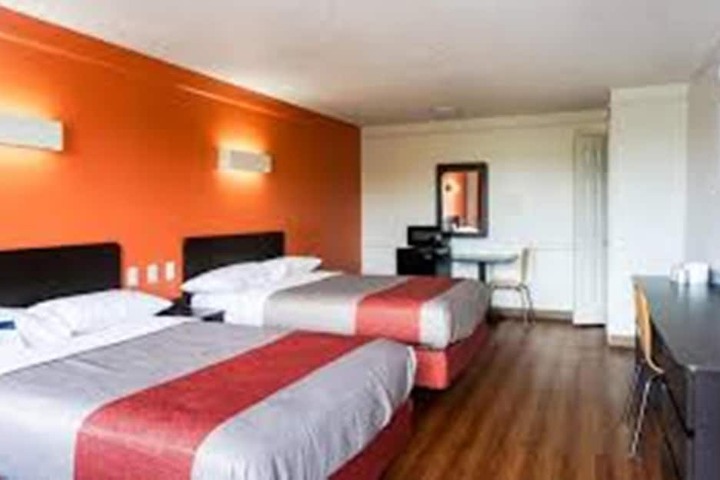 2 Double Beds (9 of 14)
