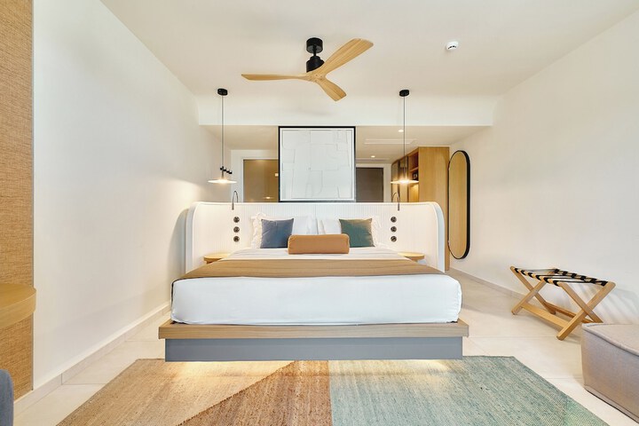 Room 42 of 182