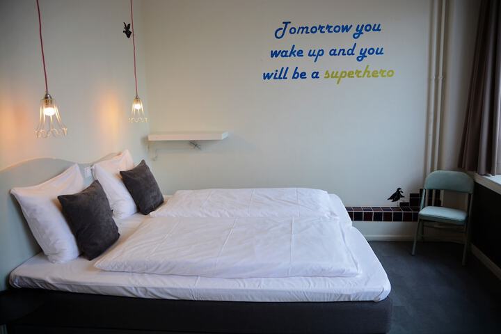 Room 6 of 65
