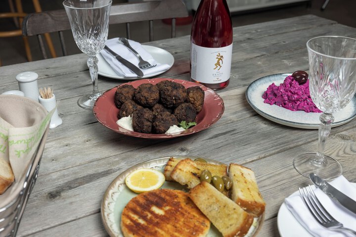 Dining 73 of 98