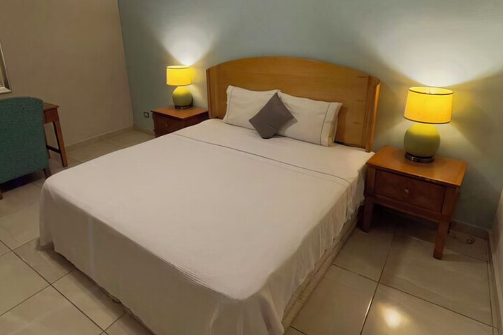 Room 17 of 40