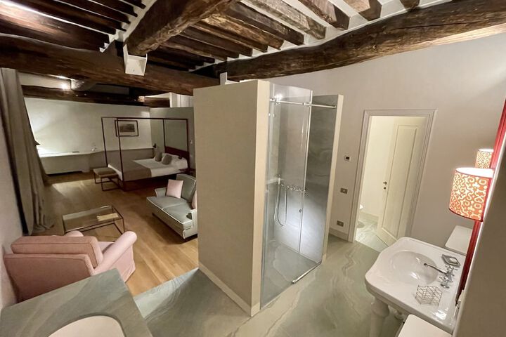 Room 9 of 62