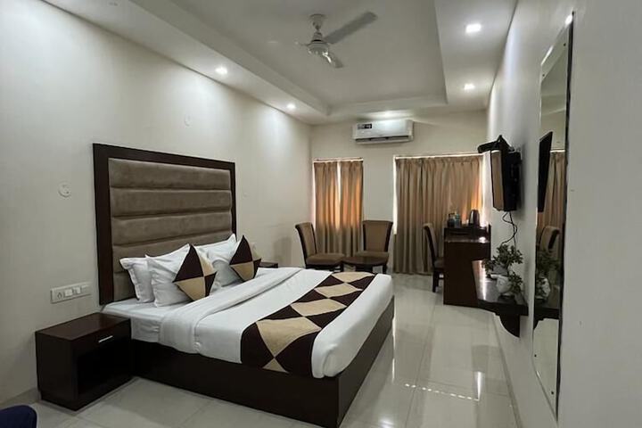 Room 2 of 12