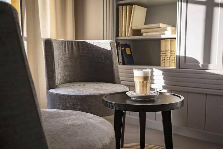 Lounge 101 of 128