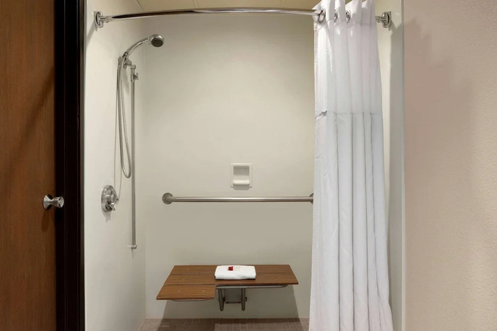 Room 9 of 26