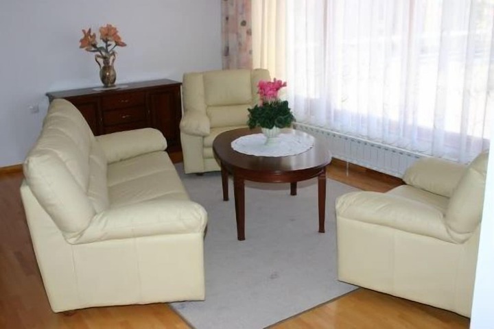 Room 6 of 14