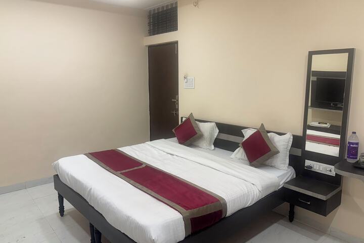 Room 11 of 26
