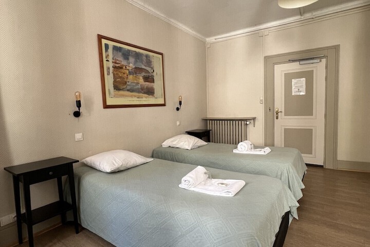 Room 27 of 60