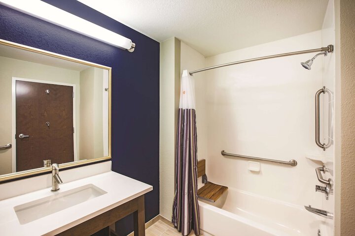 1 King Bed Accessible (11 of 17)