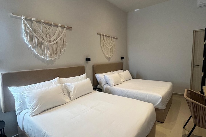 Room 10 of 14