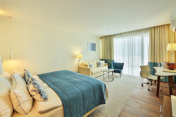 Room 12 of 36