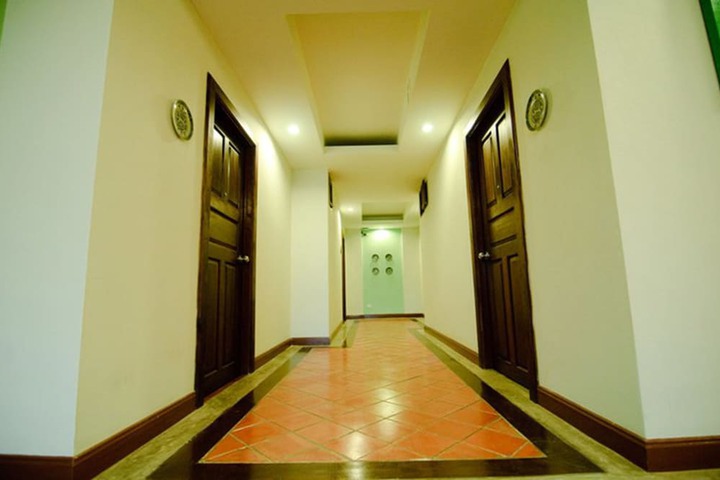 Ballroom/Hall 28 of 46