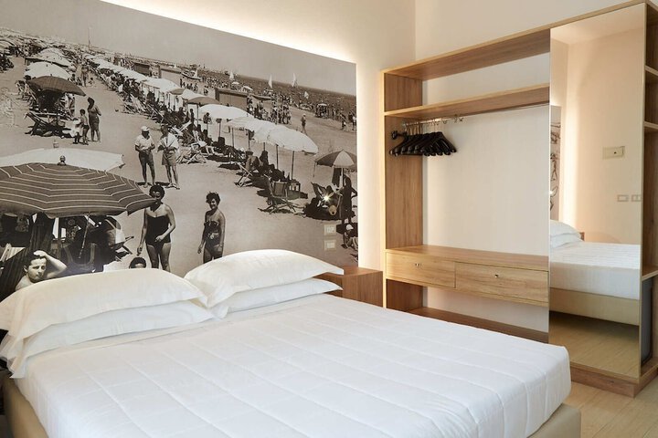 Room 9 of 84