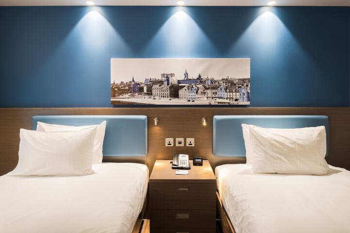 Room 3 of 42