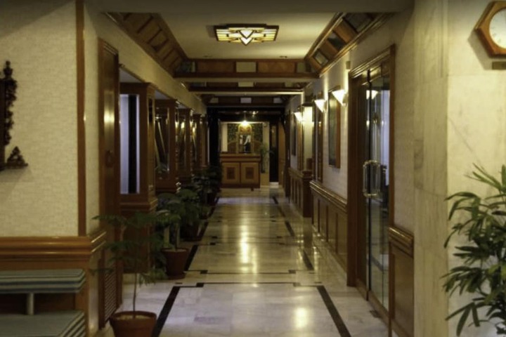 Ballroom/Hall 17 of 22