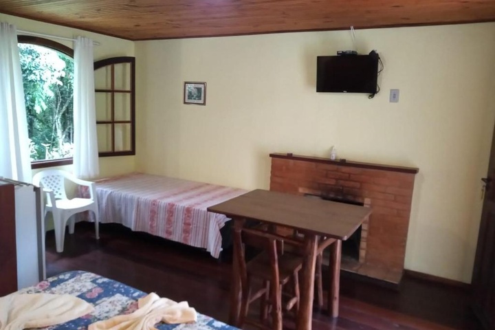 Room 4 of 10