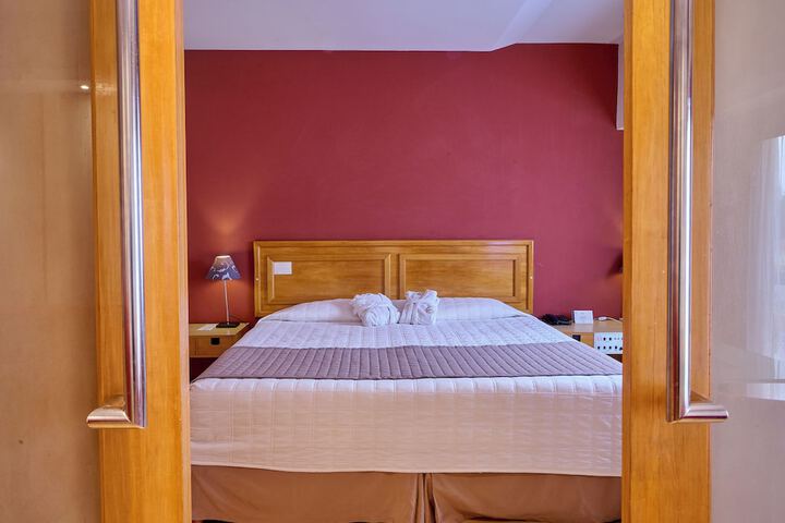 Room 8 of 145