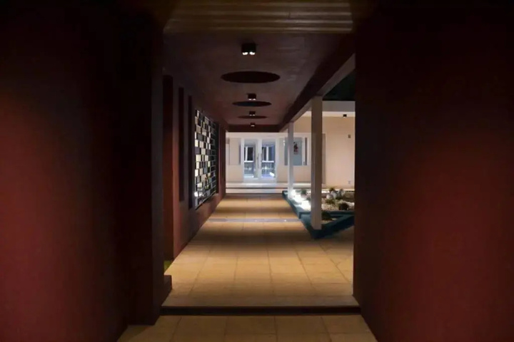 Room 10 of 18
