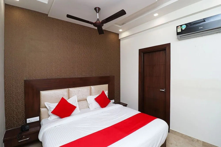 Room 5 of 11