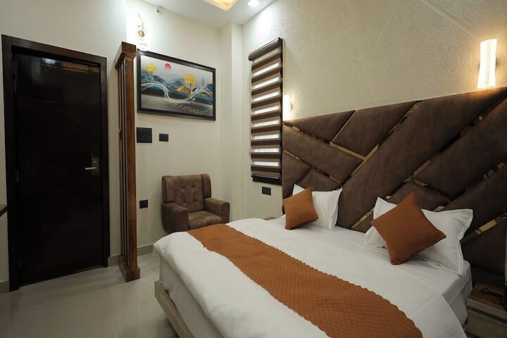 Room 15 of 35