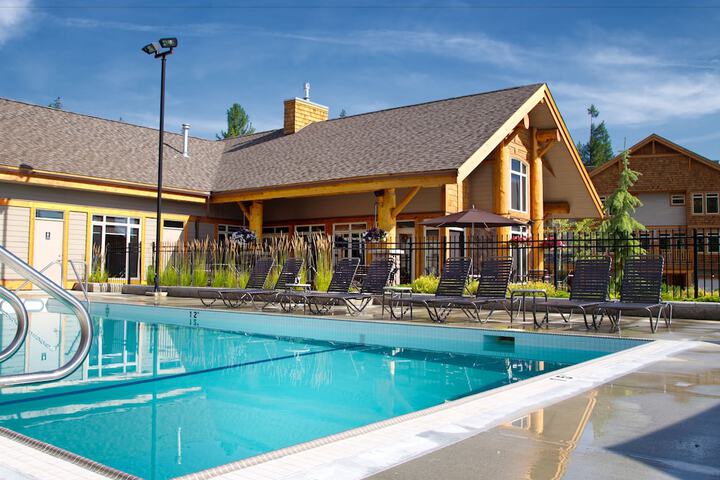 Pools & Facilities