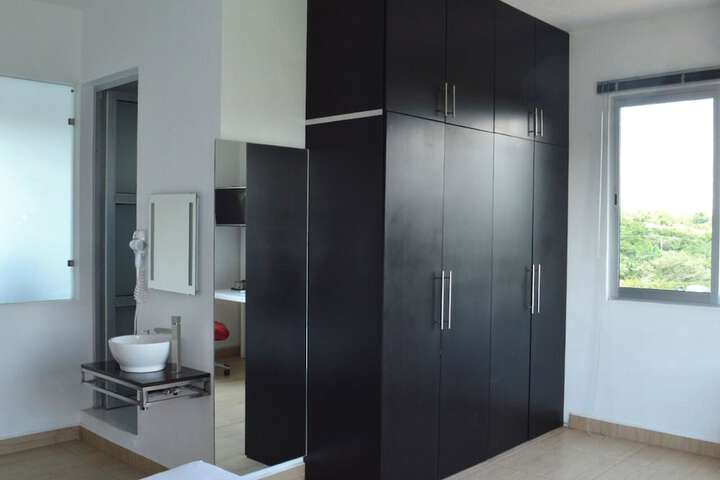 Room 34 of 165