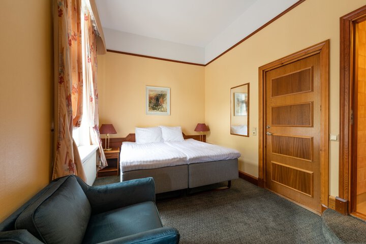 Room 7 of 24