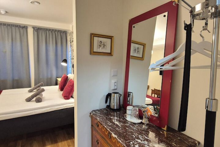 Room 13 of 68