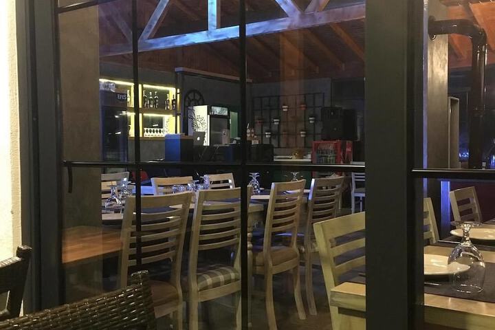 Dining 33 of 40