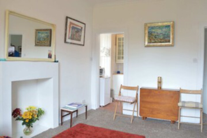 Room 2 of 32