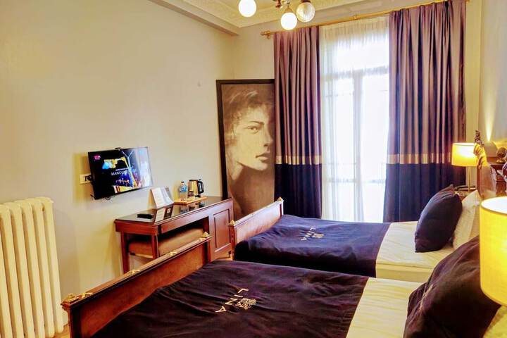 Room 30 of 81