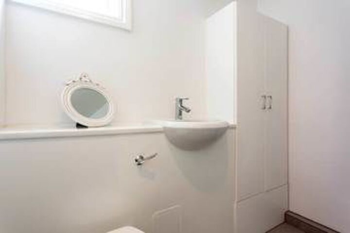 Room 4 of 26