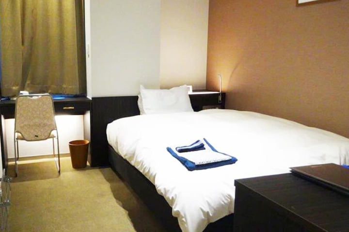 Room 4 of 28