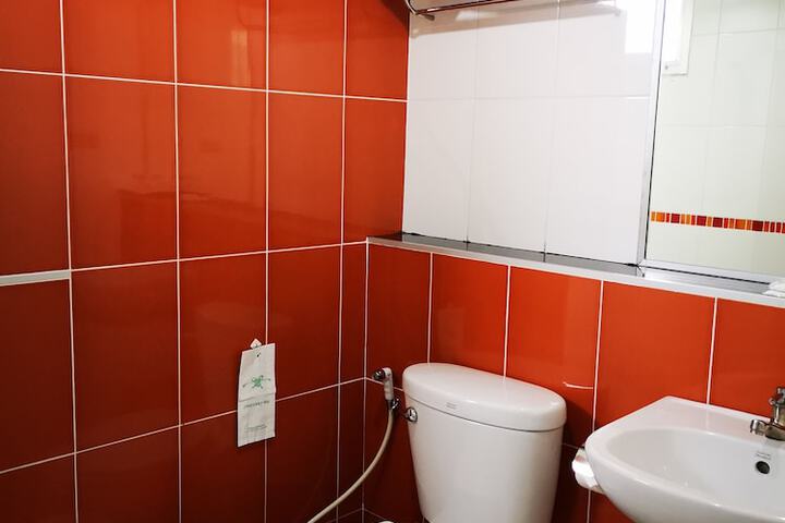 Room 6 of 9