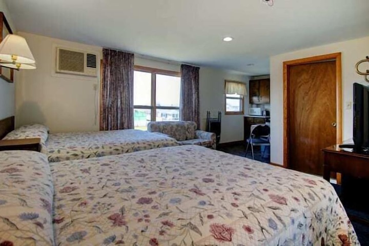 Room 10 of 30