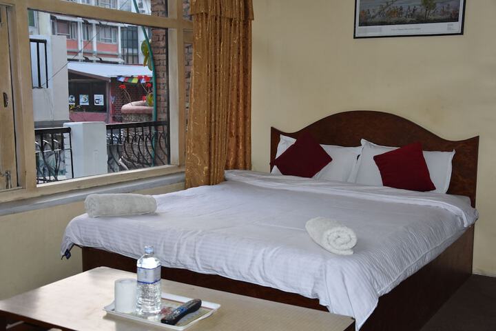 Room 4 of 37
