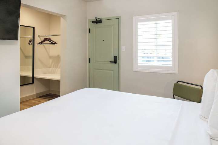 Room 10 of 36