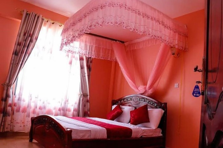 Room 4 of 30