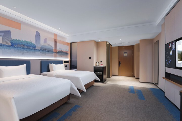 Room 8 of 35