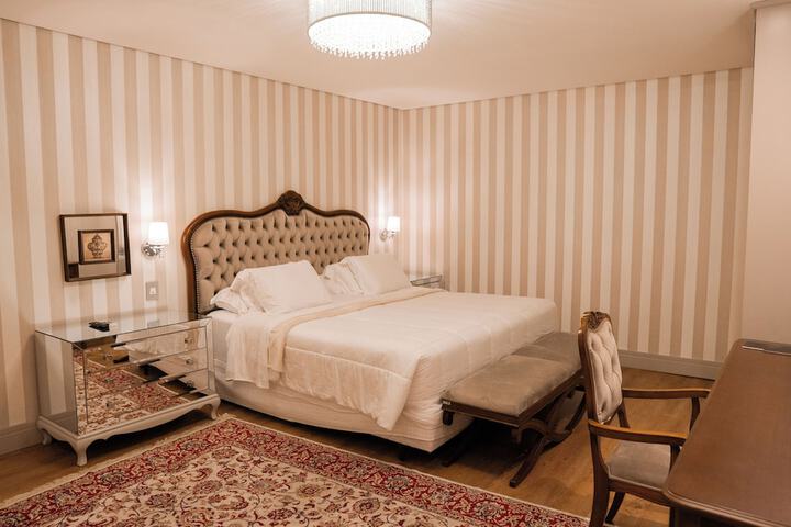 Room 33 of 108