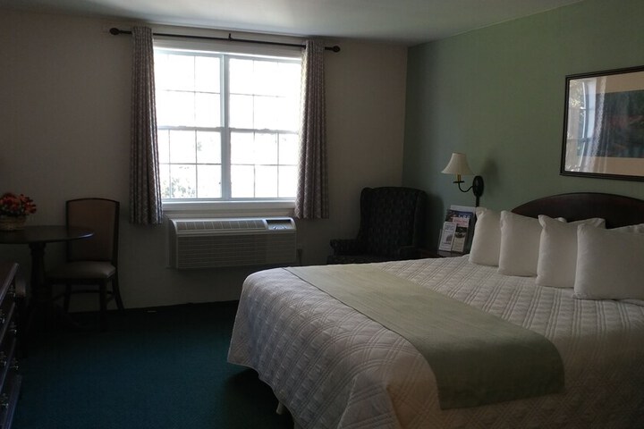 Room 8 of 18