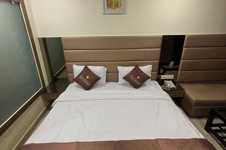 Room 18 of 108
