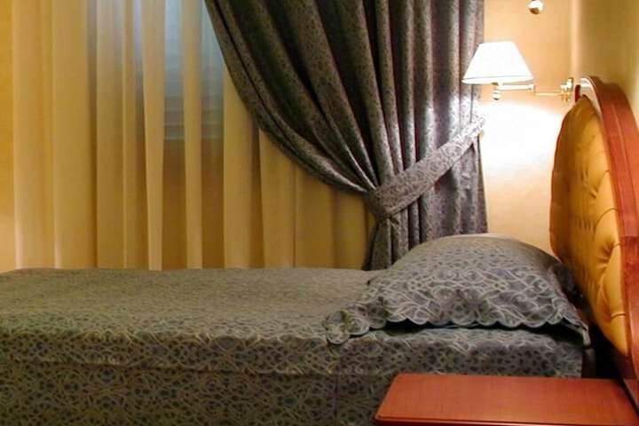 Room 10 of 33