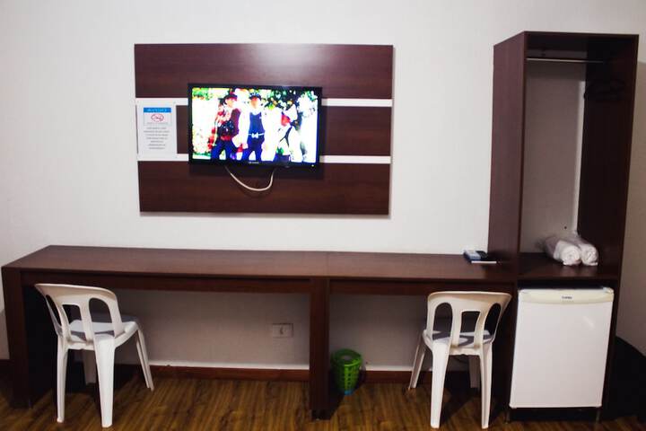 Room 4 of 37